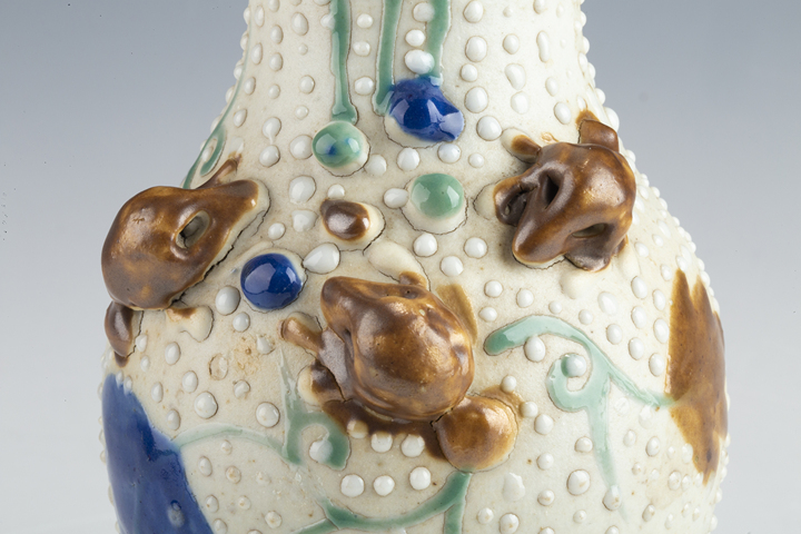 古玩陶瓷民國(guó)·珍珠釉堆塑松鼠葡萄紋觀音瓶
拍賣(mài)，當(dāng)前價(jià)格0元