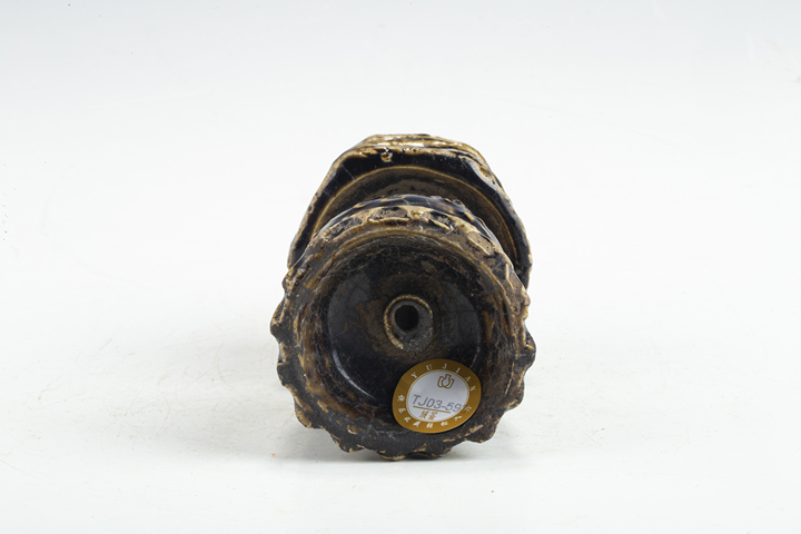 古玩陶瓷清·醬釉模印花卉紋油燈
拍賣，當前價格0元