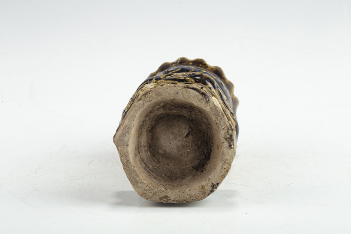 古玩陶瓷清·醬釉模印花卉紋油燈
拍賣，當前價格0元