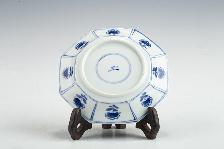 古玩陶瓷清早·青花花卉紋八角盤
拍賣，當(dāng)前價(jià)格0元