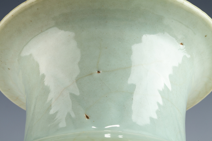 古玩陶瓷清晚·豆青釉模印花卉紋瓶拍賣，當(dāng)前價(jià)格258元