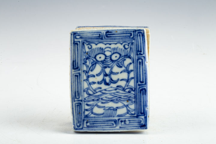 古玩陶瓷清中晚·青花吉慶有余紋蓋盒真品鑒賞圖