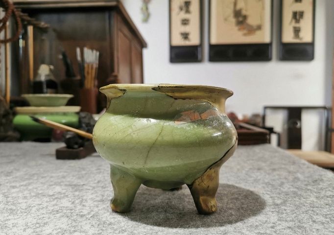 古玩陶瓷龍泉青瓷鬲式爐真品鑒賞圖