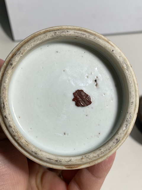 古玩陶瓷清康熙 青花釉里紅持荷童子瓶真品鑒賞圖