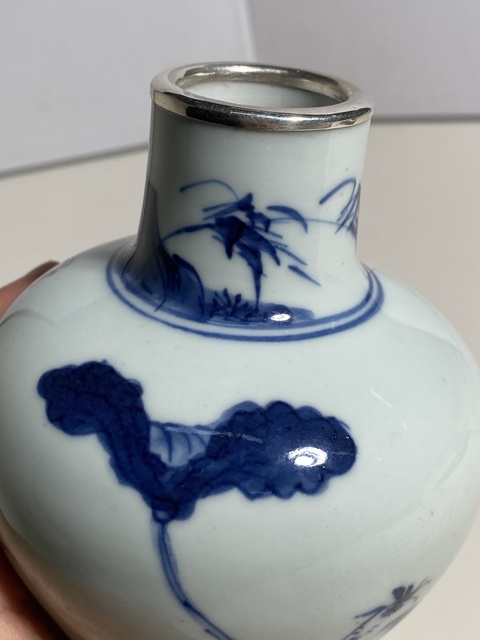 古玩陶瓷清康熙 青花釉里紅持荷童子瓶真品鑒賞圖