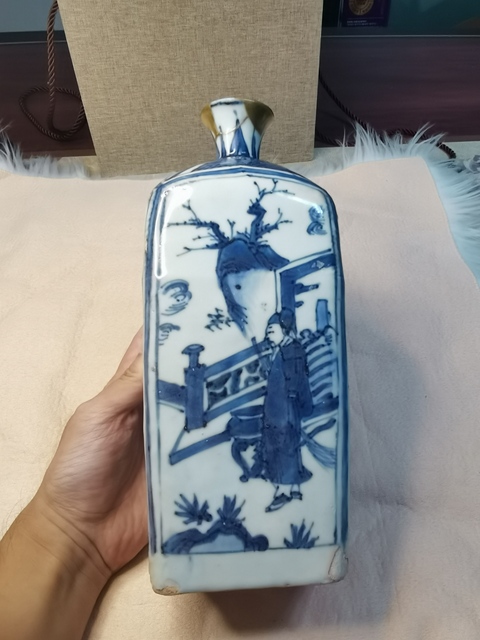 古玩陶瓷明晚期 青花山水人物紋四方瓶真品鑒賞圖