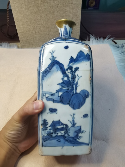 古玩陶瓷明晚期 青花山水人物紋四方瓶真品鑒賞圖