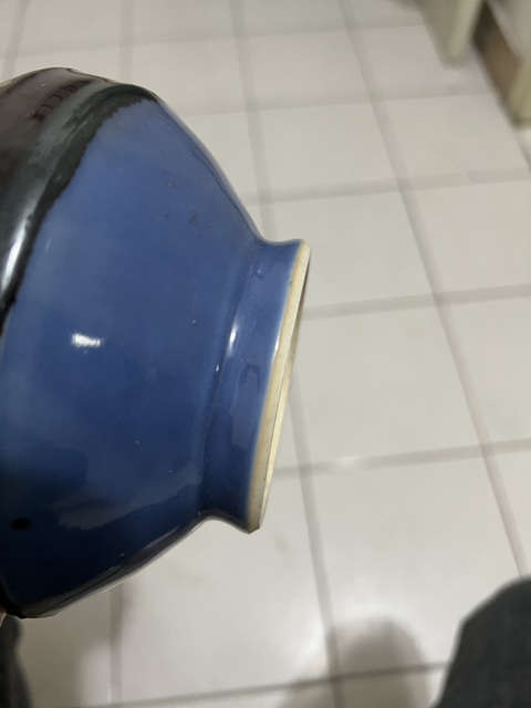 古玩陶瓷祭藍釉粉彩云肩瓶真品鑒賞圖