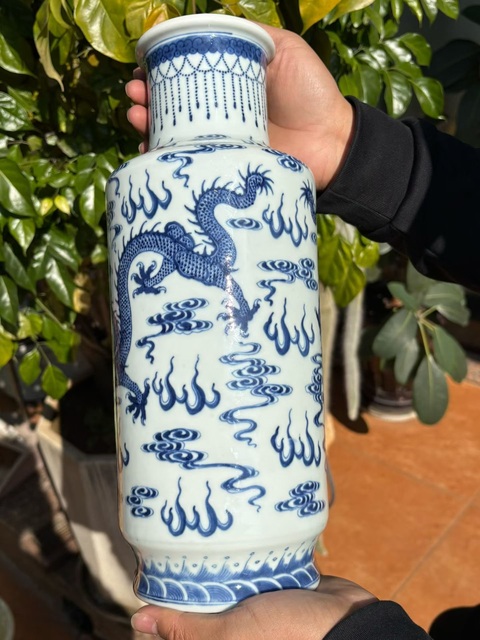 古玩陶瓷龍紋青花瓶真品鑒賞圖