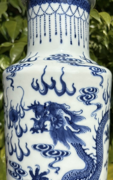 古玩陶瓷龍紋青花瓶真品鑒賞圖