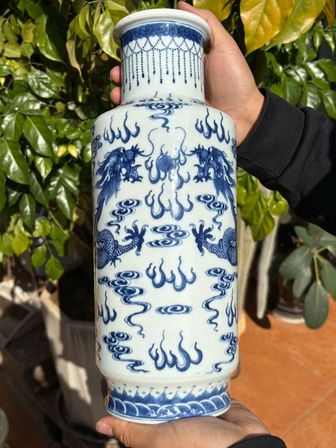 古玩陶瓷龍紋青花瓶真品鑒賞圖