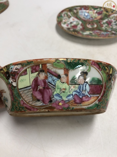 古玩陶瓷清晚·廣彩開窗人物花鳥紋小蓋鍋一陶拍賣，當(dāng)前價格1188元