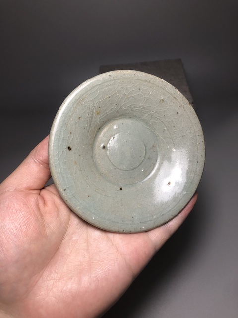 古玩陶瓷（元末明初）（頂級龍泉窯）青釉刻花紋盤拍賣，當前價格0元