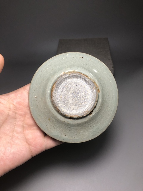 古玩陶瓷（元末明初）（頂級龍泉窯）青釉刻花紋盤拍賣，當前價格0元