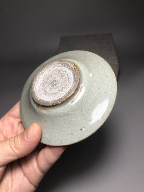 古玩陶瓷（元末明初）（頂級龍泉窯）青釉刻花紋盤拍賣，當前價格0元