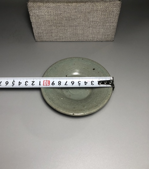 古玩陶瓷（元末明初）（頂級龍泉窯）青釉刻花紋盤拍賣，當前價格0元