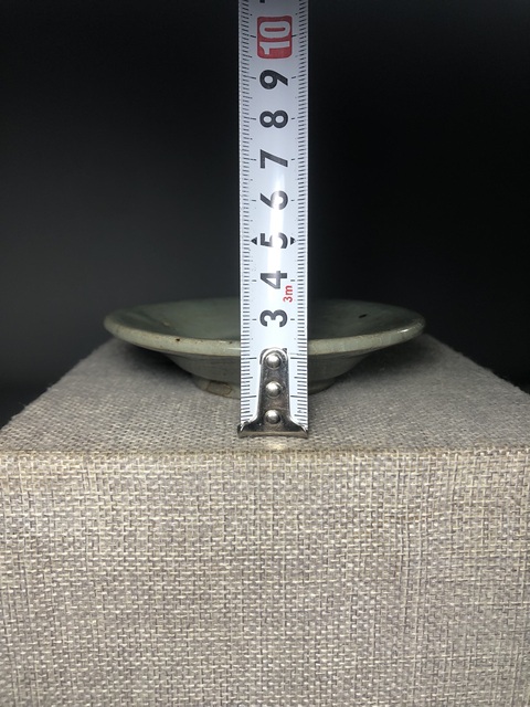 古玩陶瓷（元末明初）（頂級龍泉窯）青釉刻花紋盤拍賣，當前價格0元