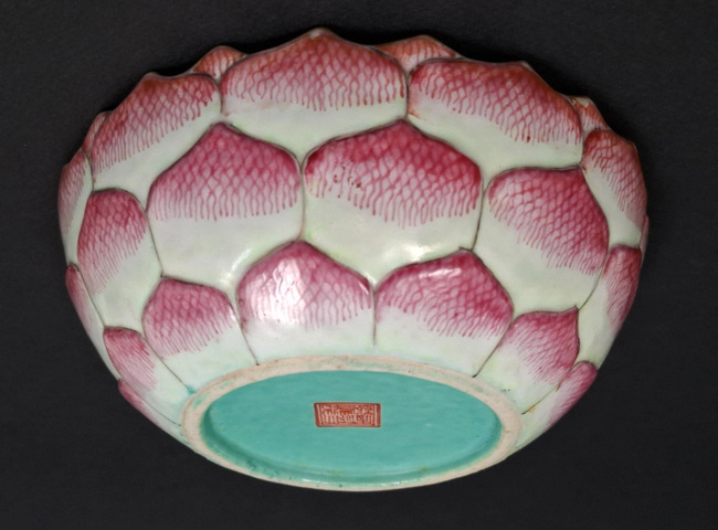 古玩陶瓷清咸豐 粉彩蓮瓣紋碗真品鑒賞圖