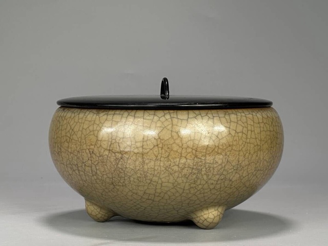 古玩陶瓷黃哥釉香爐真品鑒賞圖