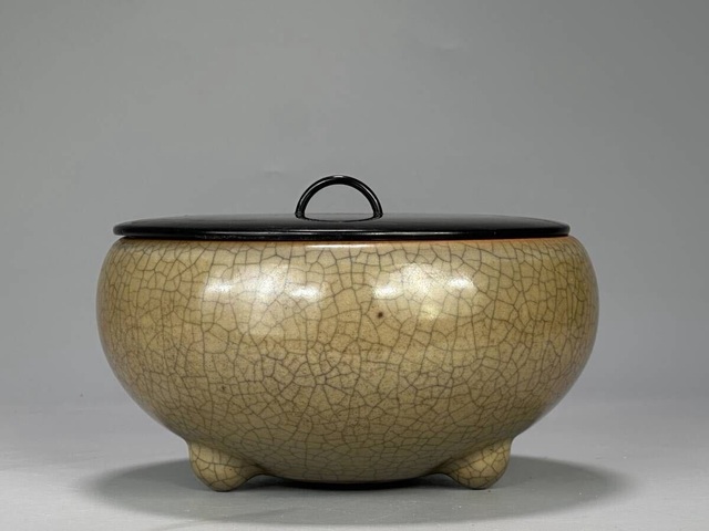 古玩陶瓷黃哥釉香爐真品鑒賞圖