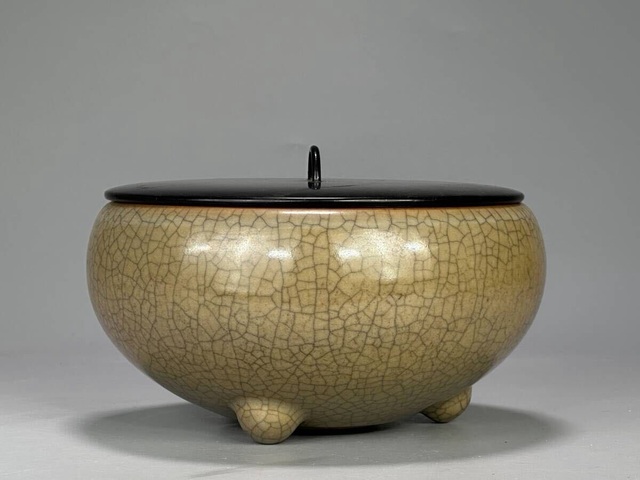 古玩陶瓷黃哥釉香爐真品鑒賞圖