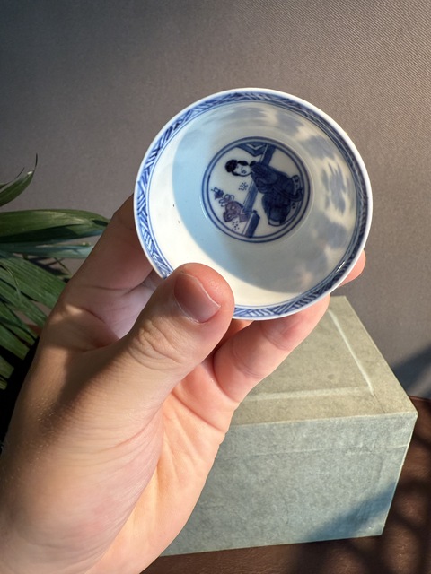 古玩陶瓷青花仕女人物杯真品鑒賞圖