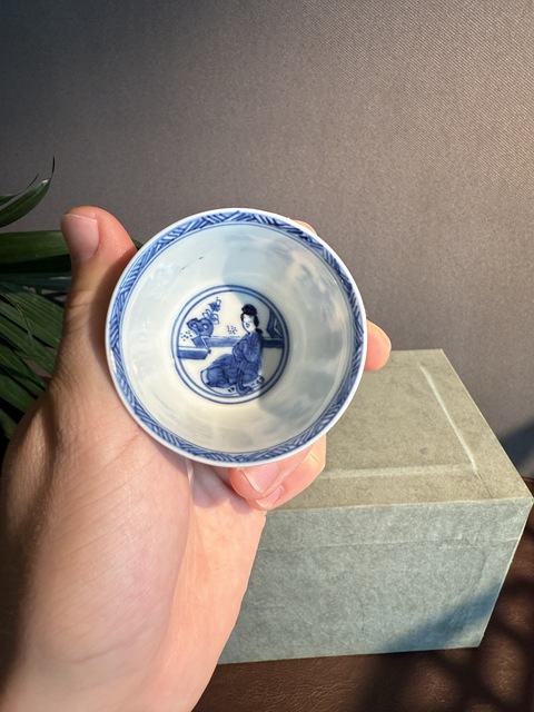 古玩陶瓷青花仕女人物杯真品鑒賞圖