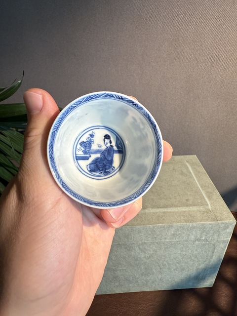 古玩陶瓷青花仕女人物杯真品鑒賞圖