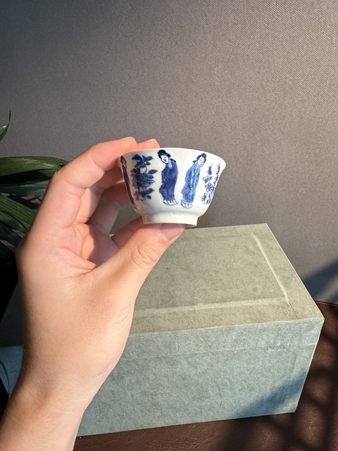 古玩陶瓷青花仕女人物杯真品鑒賞圖