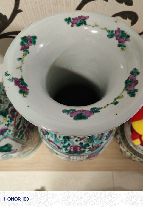 古玩陶瓷人物紋粉彩瓶真品鑒賞圖