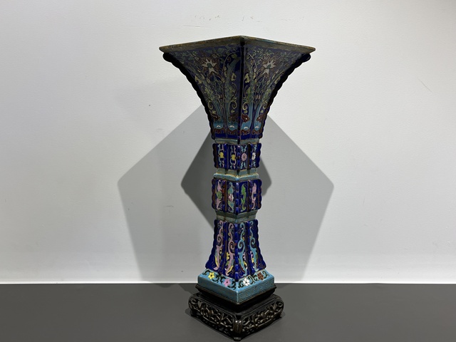 古玩陶瓷瓷胎仿掐絲琺瑯四方花觚真品鑒賞圖