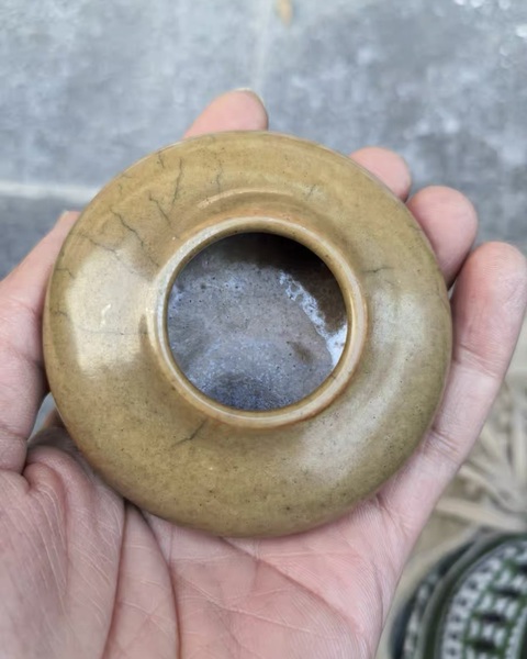 古玩陶瓷黃哥釉水盂真品鑒賞圖