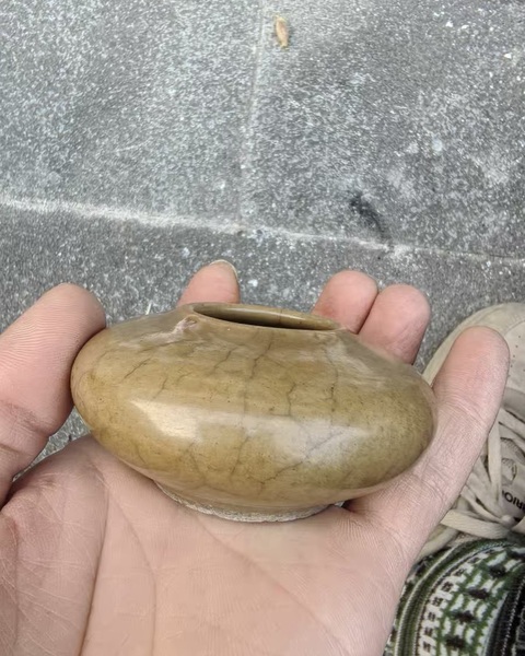 古玩陶瓷黃哥釉水盂真品鑒賞圖