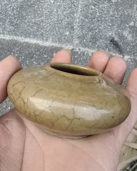 古玩陶瓷黃哥釉水盂真品鑒賞圖