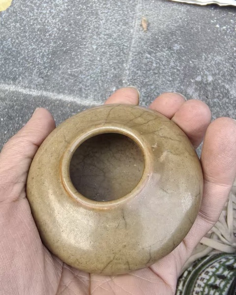 古玩陶瓷黃哥釉水盂真品鑒賞圖