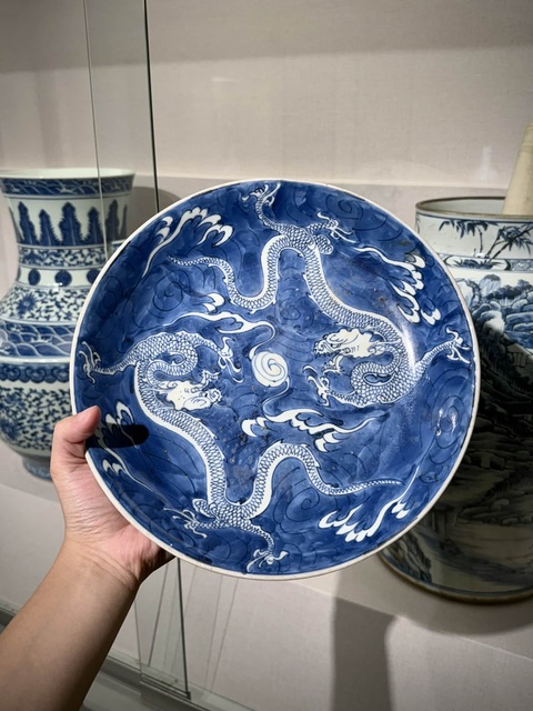 古玩陶瓷龍紋青花盤真品鑒賞圖