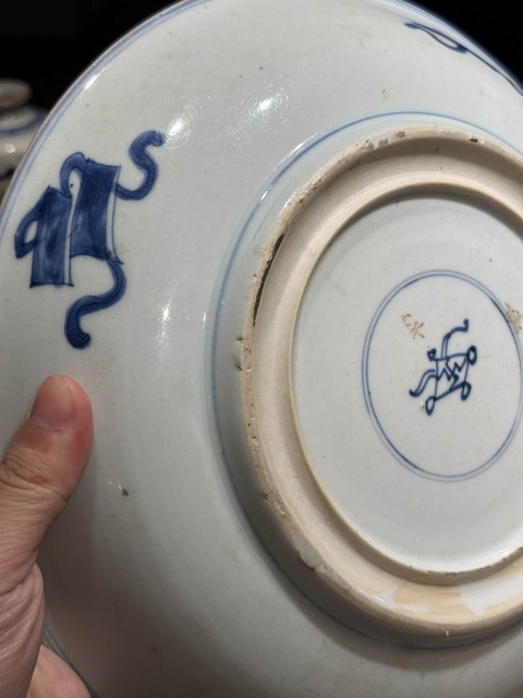 古玩陶瓷龍紋青花盤真品鑒賞圖