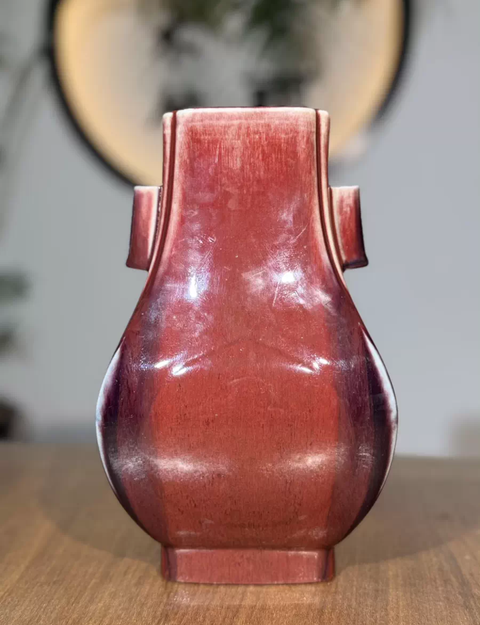 古玩陶瓷紅釉杏圓貫耳瓶真品鑒賞圖