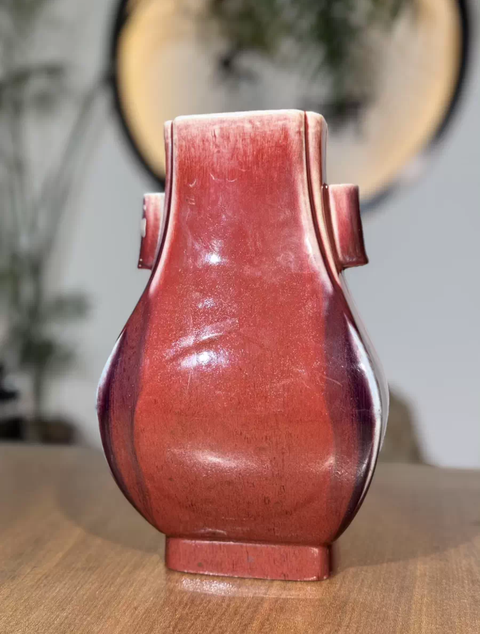 古玩陶瓷紅釉杏圓貫耳瓶真品鑒賞圖