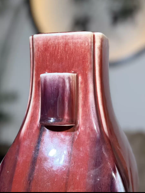古玩陶瓷紅釉杏圓貫耳瓶真品鑒賞圖