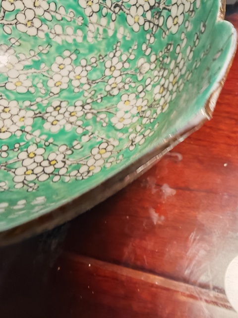 古玩陶瓷綠釉黑彩梅花紋花口碗真品鑒賞圖