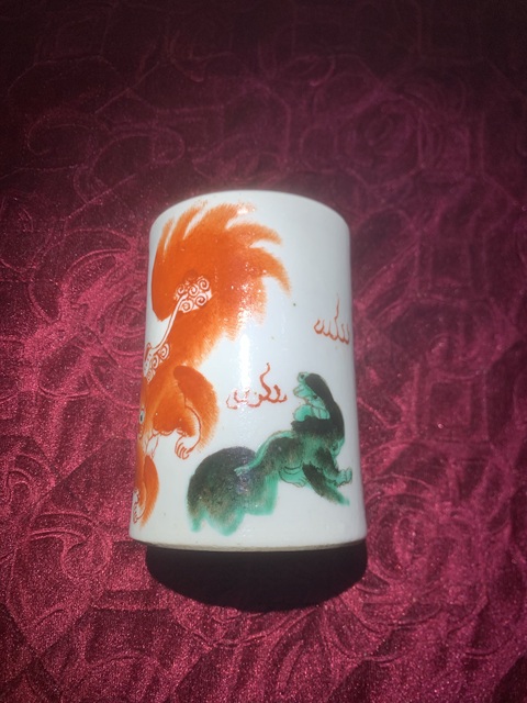 古玩陶瓷太師少保筆筒真品鑒賞圖