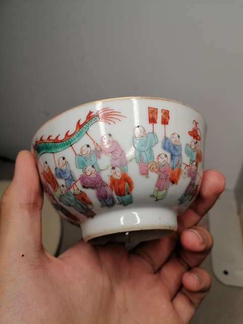 古玩陶瓷百子鬧春粉彩小碗真品鑒賞圖