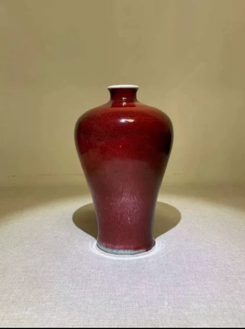 古玩陶瓷紅釉梅瓶真品鑒賞圖