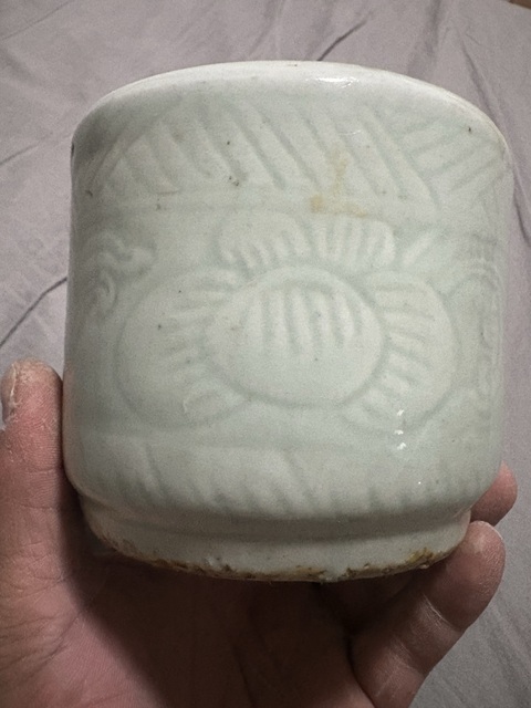 古玩陶瓷青釉刻花牡丹紋筒式香爐真品鑒賞圖