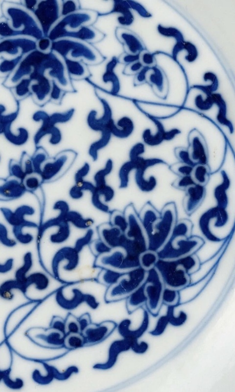 古玩陶瓷青花纏枝花卉紋盤真品鑒賞圖