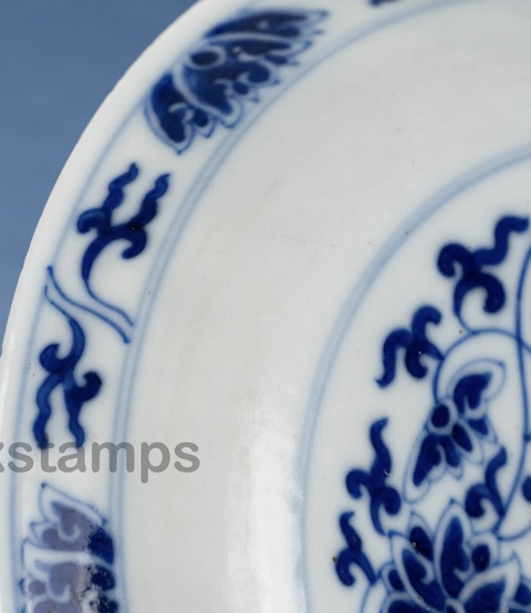 古玩陶瓷青花纏枝花卉紋盤真品鑒賞圖