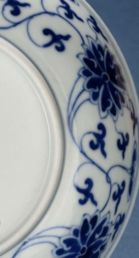 古玩陶瓷青花纏枝花卉紋盤真品鑒賞圖