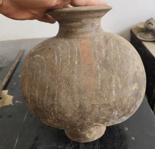 古玩陶瓷漢代·彩繪鴨蛋罐真品鑒賞圖