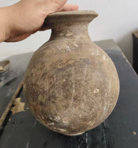 古玩陶瓷漢代·彩繪鴨蛋罐真品鑒賞圖